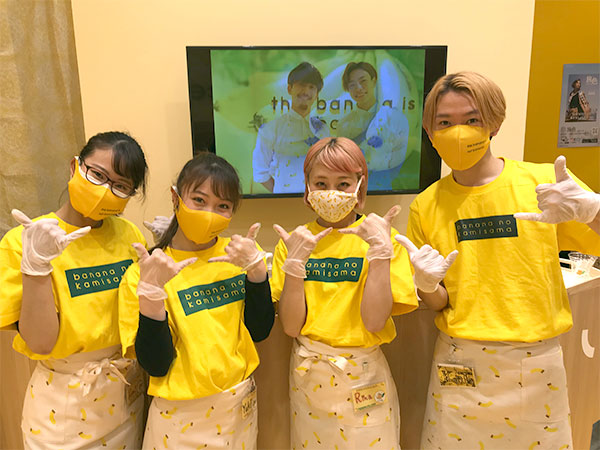 きっとこのスタッフさんたちの愛称が、ABB（エンジェルバナナボーイズ＆ガールズ）なのかも。