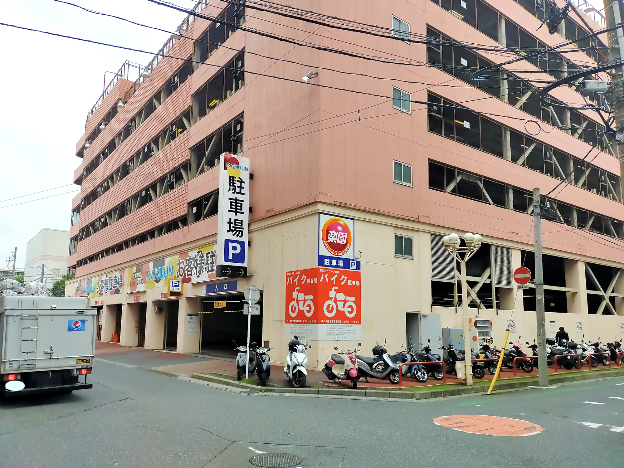 ラクーン南越谷駐車場